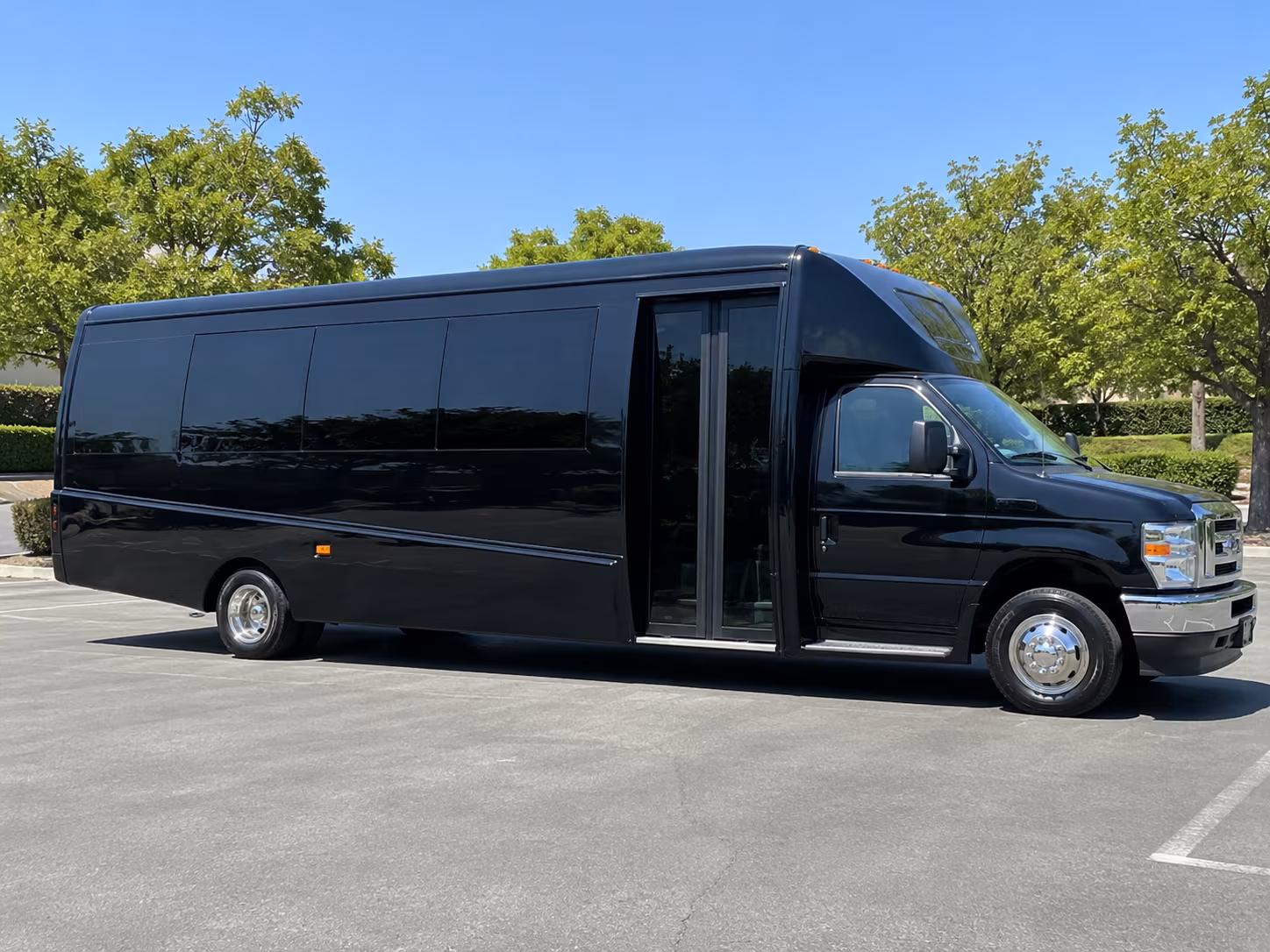charter buses for large hamden prom groups and school organized transportation