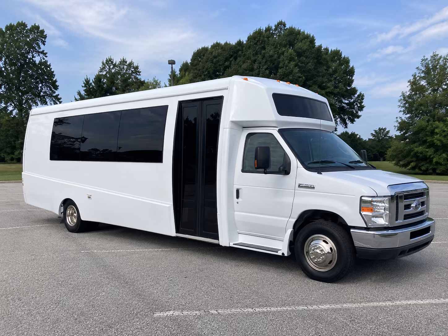 hamden 18 passenger party bus