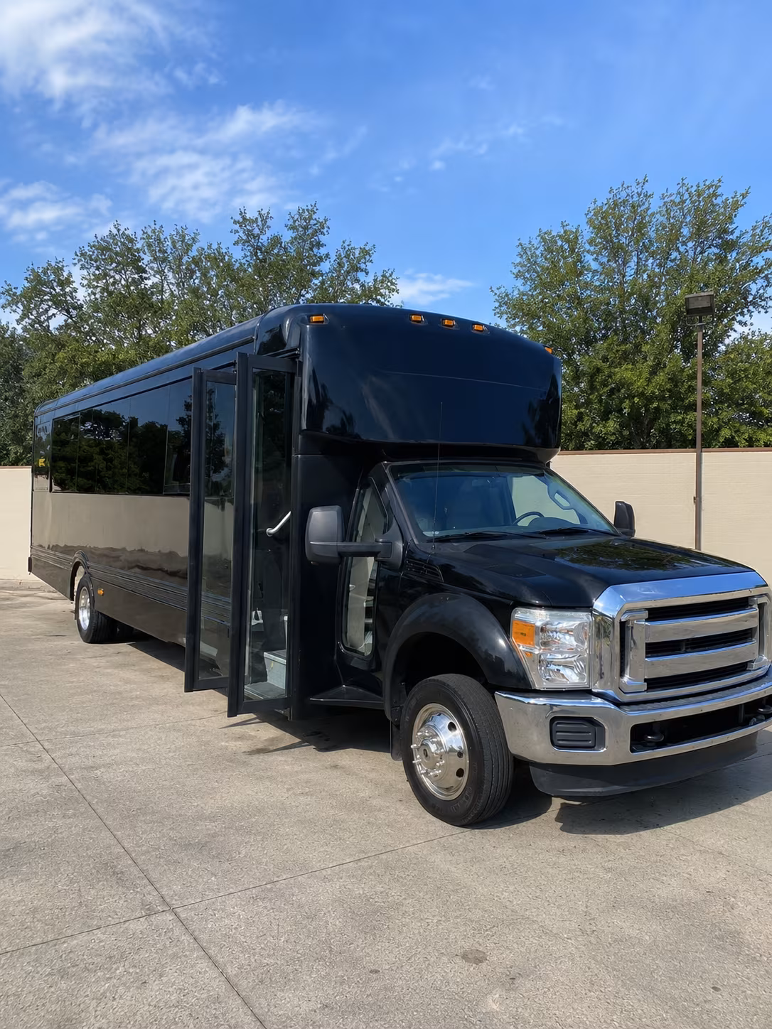 hamden 20 passenger party bus