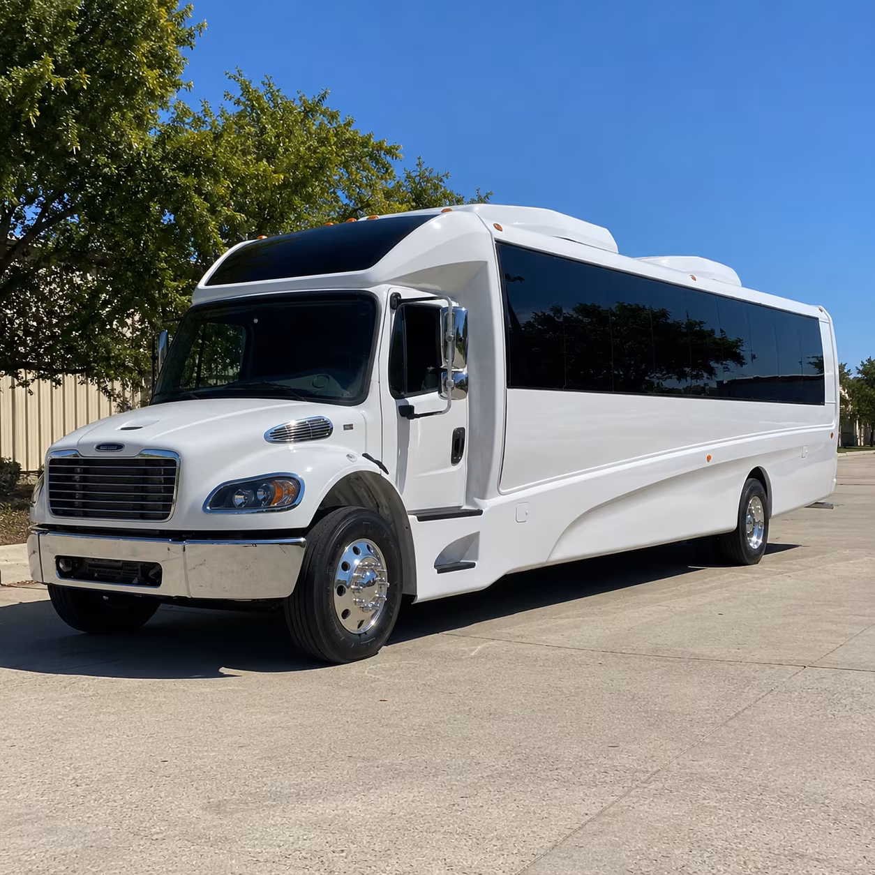 hamden 28 passenger minibus